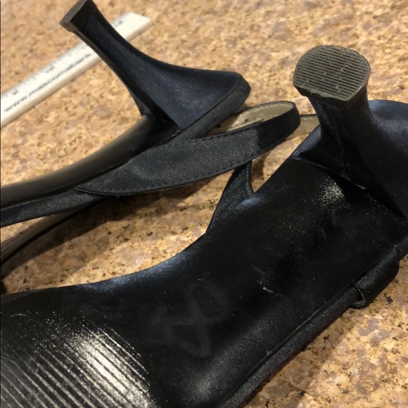 Kelli & Katie Navy Blue Fabric Upper Heels Size 7 - Picture 13 of 16